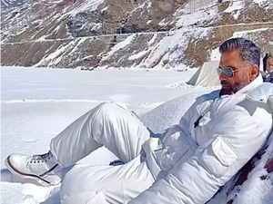 Suniel Shetty teases fans about a comeback, says he is gearing up to 'get back into action'