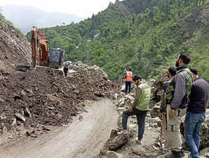 Ramban: Restoration work underway after landslide on the Srinagar-Jammu National...