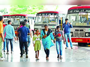 Karnataka roadways ordered to pay Rs 1 lakh to a man deboarded for carrying cooking oil in bus:Image