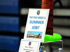 US Jobless Claims Steady, Fewer Layoffs Seen in April