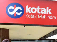Kotak Bank Falls Another 3% as Manian Exit Adds to Talent Loss