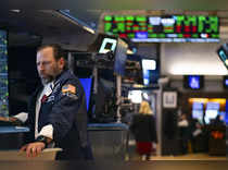 US stocks end sharply higher, jobs data strengthens case for rate cuts