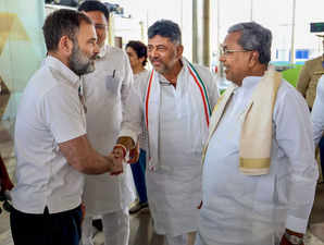 Shimoga: Congress leader Rahul Gandhi being received Chief Minister Siddaramaiah...