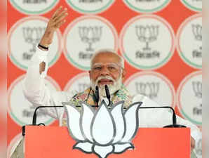 LS polls: PM Modi holds roadshow in UP's Kanpur