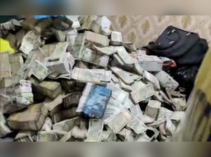 ED recovers huge amount of cash during raids from Jharkhand Minister Alamgir Alam's aide:Image