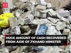 ED recovers huge amount of cash during raids from Jharkhand Minister Alamgir Alam's aide