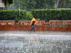 IMD predicts heavy rainfall and thunderstorms across multiple states as Delhi-NCR witnesses major we:Image