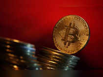 Bitcoin trades at $62,000 level amid regulatory scrutiny in the US