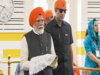 PM Modi visits Gurudwara Patna Sahib, offers prayers and serves langar ahead of poll rallies