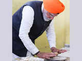 PM Modi performs seva in turban, cooks for langar at Gurdwara: Pics