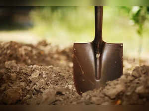 Best Shovels for Gardening in India for Your Beautiful Garden (2024)