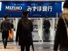 Mizuho is in Talks to Buy KKR’s Part Stake in Fintech Co InCred
