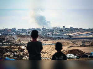 Israeli forces march deeper into Gaza from north & south