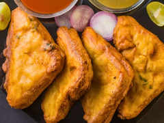Laapaata Ladies Celebrates the Deep-Fried Joys of Bread Pakoras