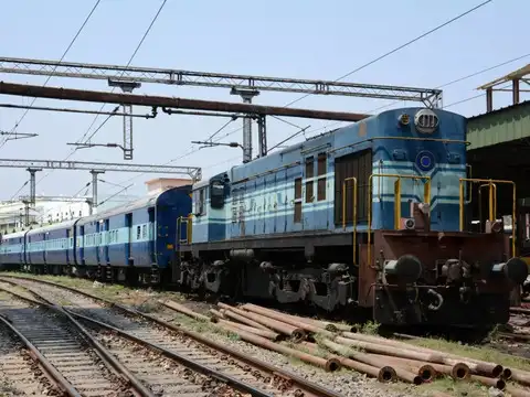 LTT-Banaras Weekly Special (26 trips)