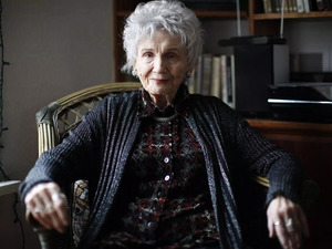 Nobel laureate & short story master Alice Munro passes away at 92