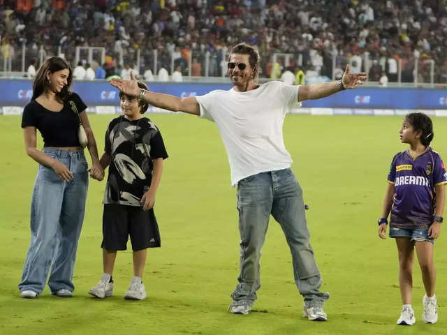 Shah Rukh Khan's super happy