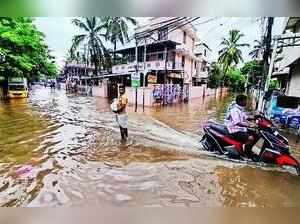 Health dept issues alert as heavy rains continue