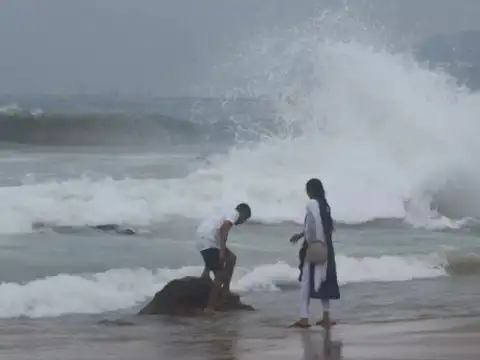 Landfall time and wind speed