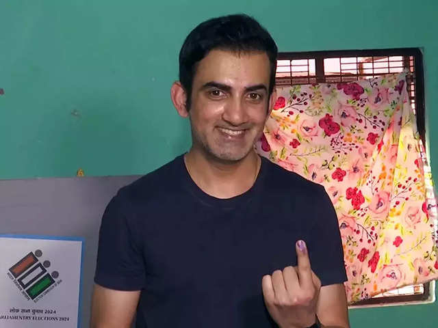 Gautam Gambhir flies to vote