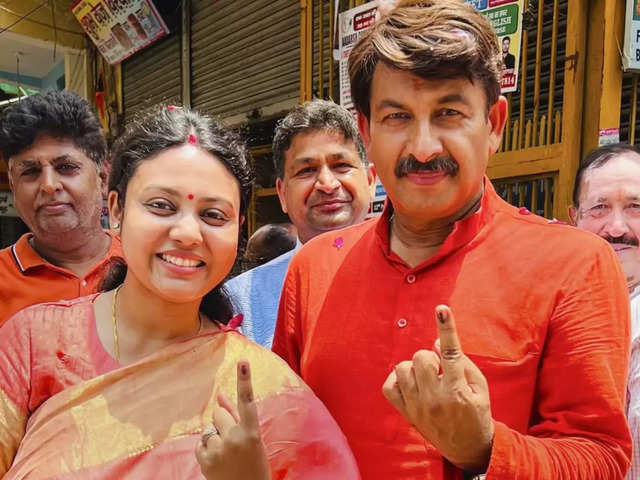 Manoj Tiwari at polling station