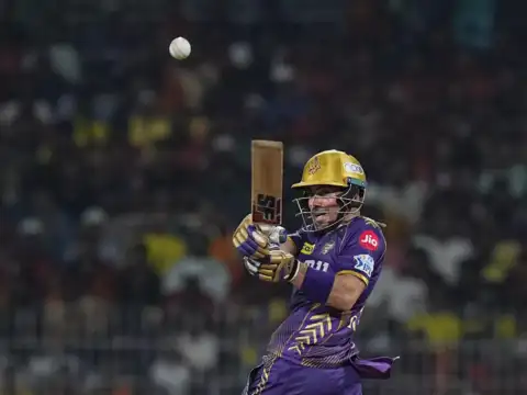 On-the-Go Fours of the Final (1 lakh)