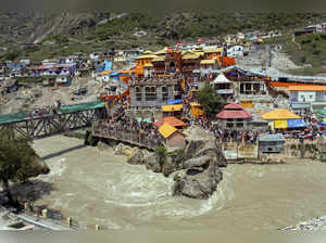 Chamoli: Devotees arrive to offer prayers at Badrinath Temple during the 'Char D...