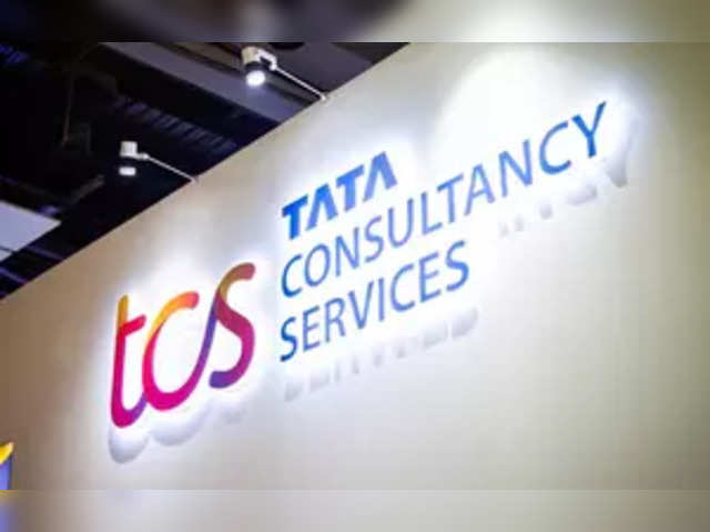 Sell TCS future at Rs 3,761