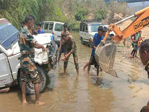 Mizoram: Assam Rifles assists locals in recovery of stuck vehicle from River Sekul