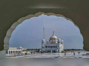 Pakistan issues 962 visas to Sikh pilgrims on 'Martyrdom Day' of Guru Arjun Dev