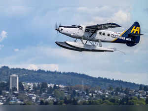Shocking! How seaplane crashes into speedboat in Vancouver's Coal Harbour. See what happened