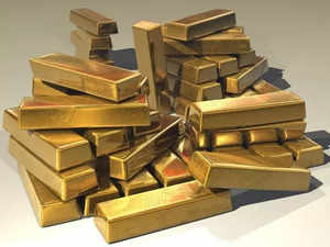 International gold prices dipped on reports China paused buying