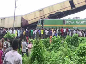 Goods train rams into Sealdah-bound Kanchenjunga Express in West Bengal's Darjeeling, several feared dead