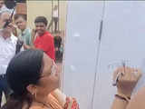 Union Minister Savitri Thakur incorrectly writes 'Beti Padhao, Beti Bachao' slogan. Video goes viral