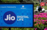 Jio outpaces Airtel in 4G/5G user additions during April