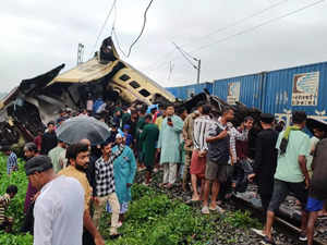 Kanchanjunga accident: Cause is wrong manual signalling, not pilot who died, railway experts affirm