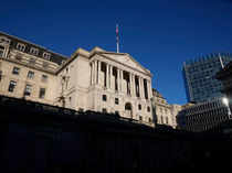 As election looms, BoE sits tight on UK rate