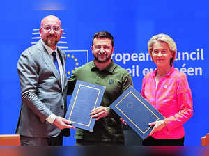 Zelenskyy Signs Security Pacts with EU, 2 Member Nations