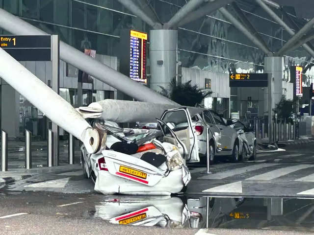 Delhi Airport roof collapses