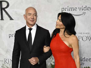 What happened when Jeff Bezos, Lauren Sanchez, and Kim Kardashian were spotted jet-skiing together in Greece?