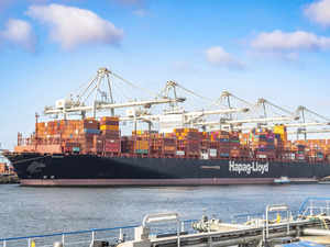Hapag-Lloyd CEO sees solid shipping demand driving up freight rates:Image
