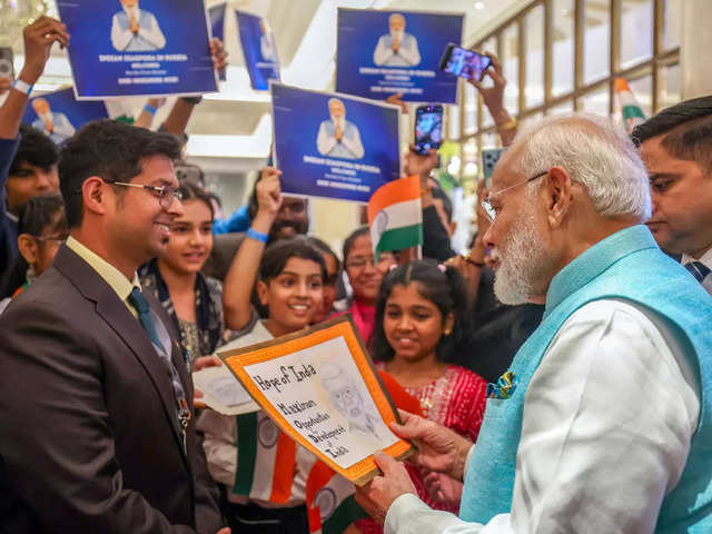 Modi meets Indian diaspora