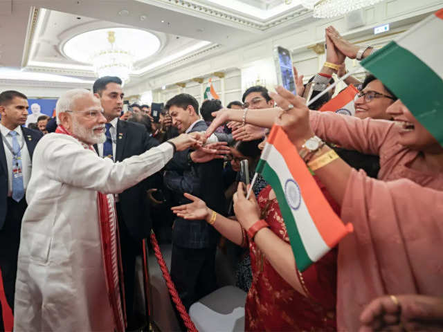 ​Modi connects with Indian community​