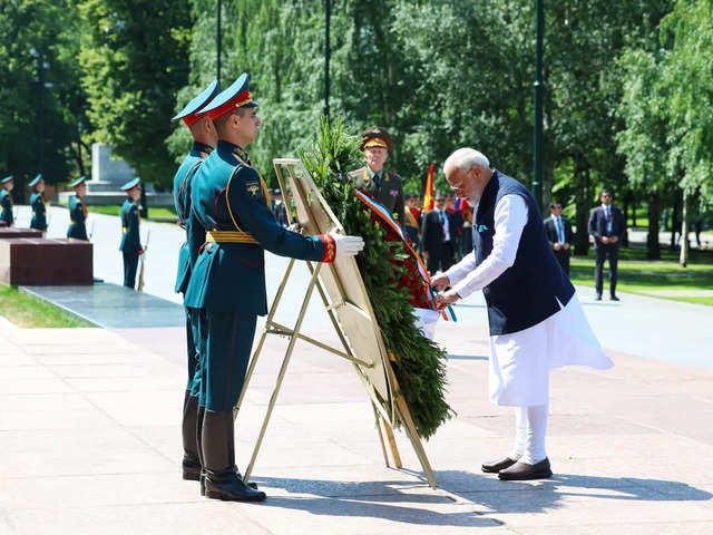 ​PM Modi honors soldiers​