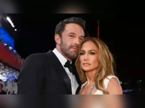 Jennifer Lopez celebrates song "Cambia El Paso" amid divorce rumors with Ben Affleck
