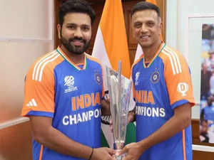 Rohit Sharma pens warm message for Rahul Dravid