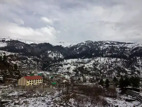 Day 2: Relax at Vashisht Hot Springs