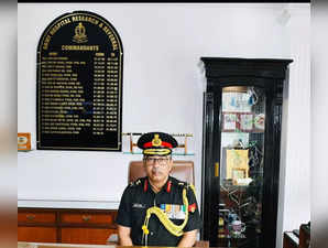 Lt Gen Shankar Narayan Assumes Command as Commandant of Army Hospital (R & R)