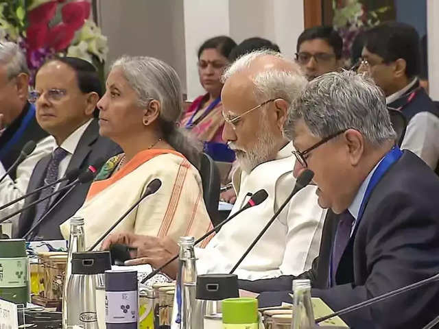 PM Modi meets with economists