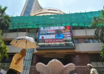 ET Market Watch: Nifty, Sensex end flat amid profit booking in heavyweights